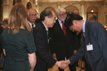 Dr. Kobayashi, Nobel laureates congratulates Prof. Tatsumi on his award